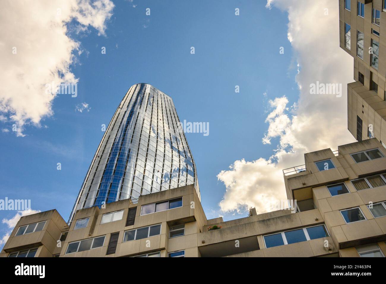 Londra, Regno Unito. Un Blackfriars (The Vase / The Boomerang) al No. 1 Blackfriars Road a Bankside, torre di 50 piani alta 166,3 m (546 piedi) Foto Stock
