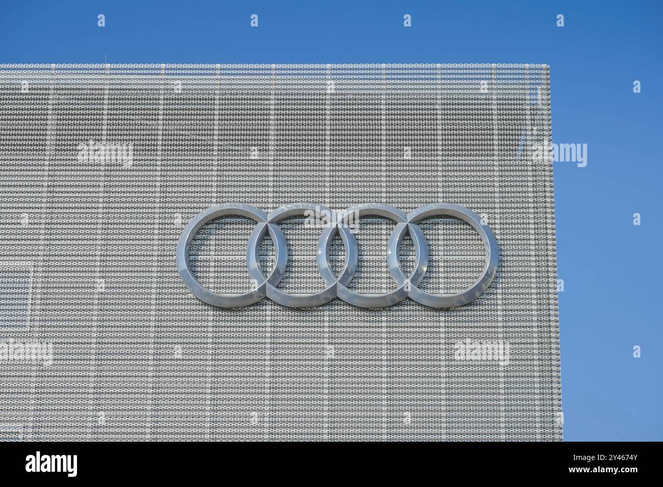 Audi Zentrum, Rudower Chaussee, Adlershof, Treptow-Köpenick, Berlino, Deutschland Foto Stock