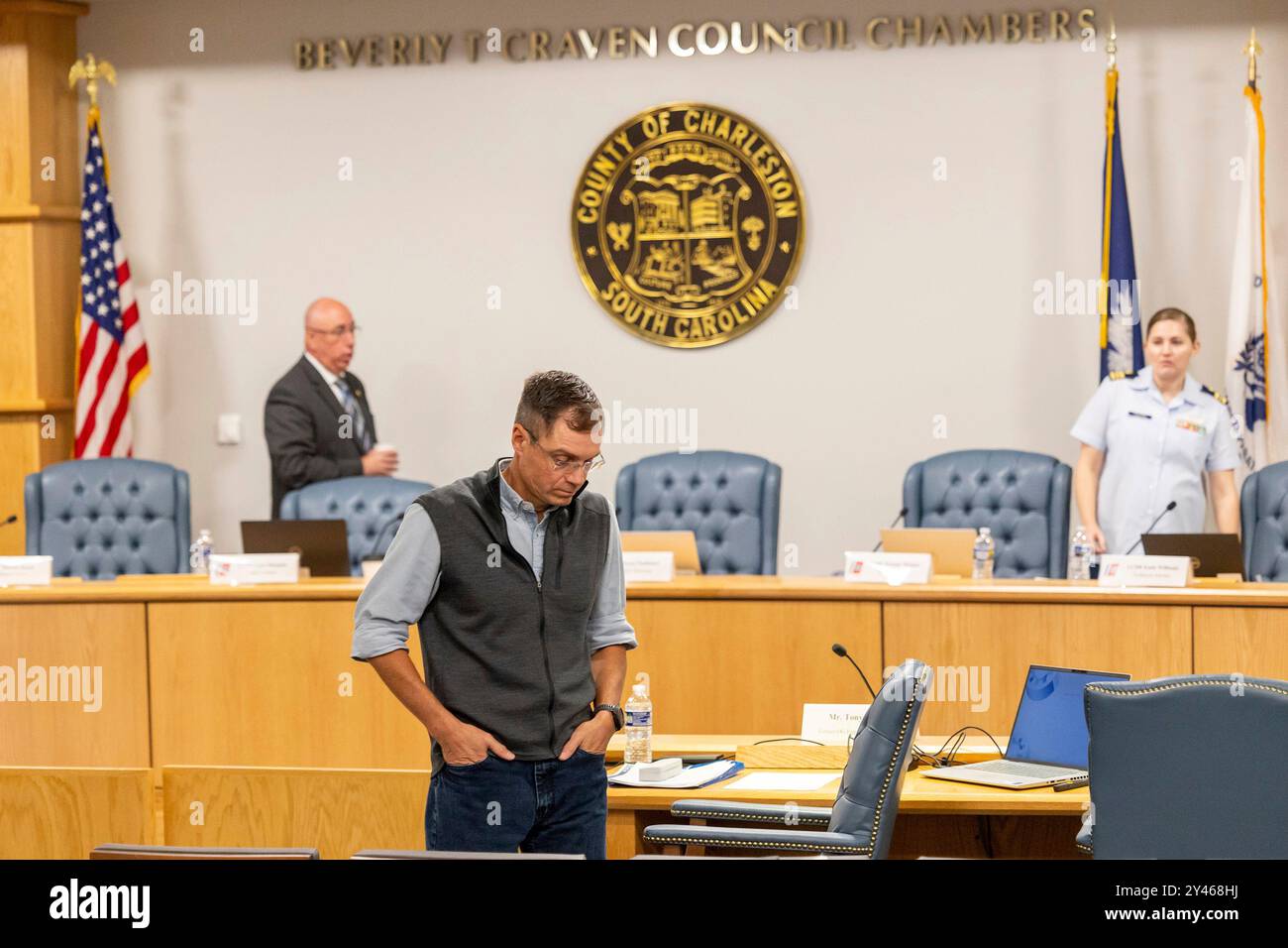 Tony Nissen, head engineer for OceanGate, waits for board members to return during a recess in a Coast Guard investigatory hearing on the causes of the implosion of an experimental submersible headed for the wreck of the Titanic, Monday, Sept. 16, 2024, in North Charleston, S.C. (AP Photo/Mic Smith) Foto Stock