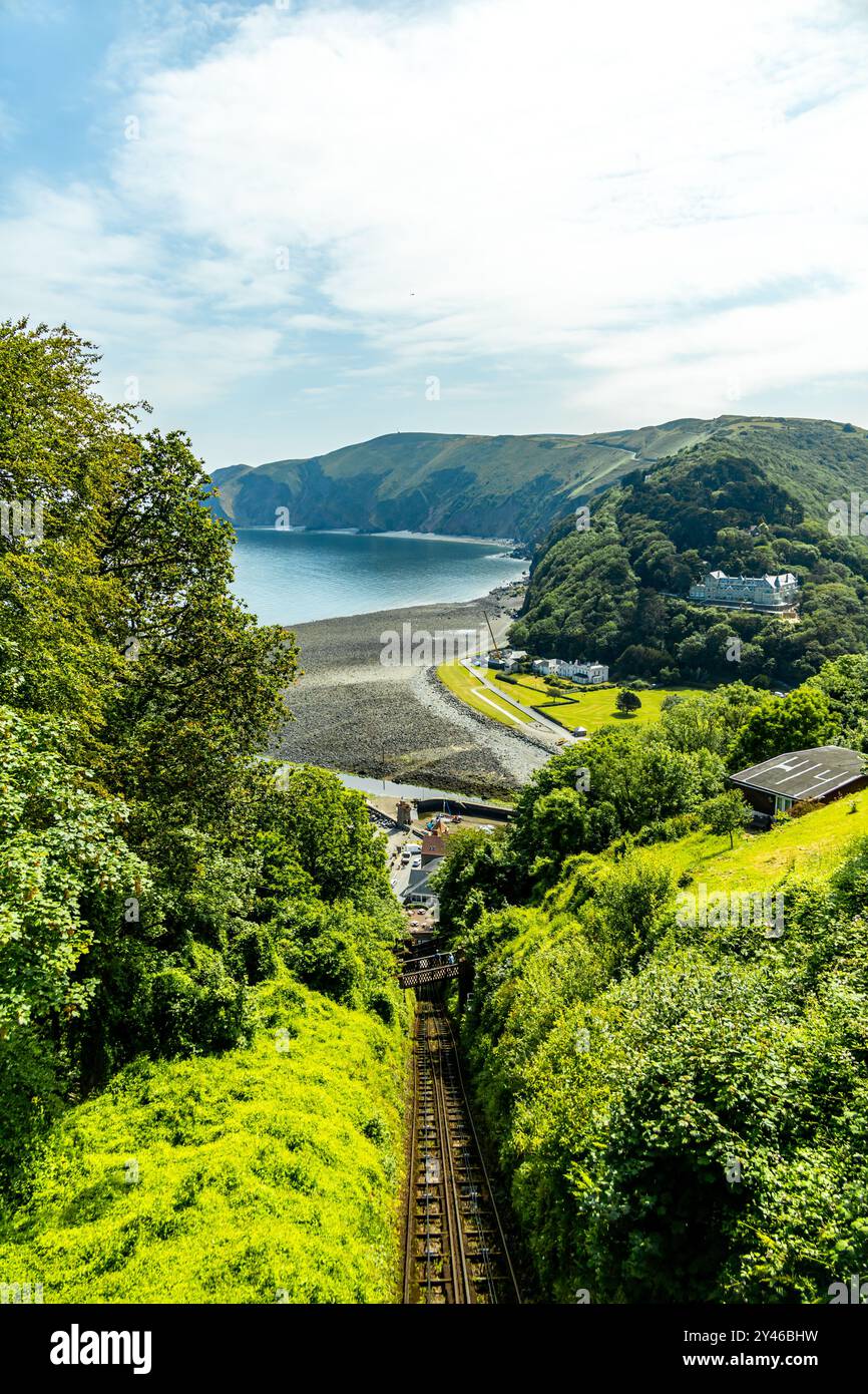 Una fantastica passeggiata nella Valley of Rocks fino alla piccola cittadina portuale di Lynmouth nella contea di Devon - Regno Unito Foto Stock