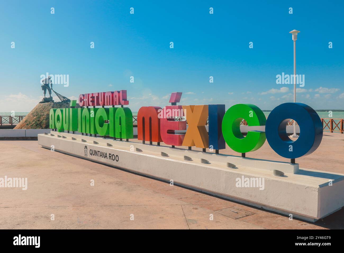 Lettere di pietra colorata con il nome Chetumal nel centro della città, Messico Foto Stock