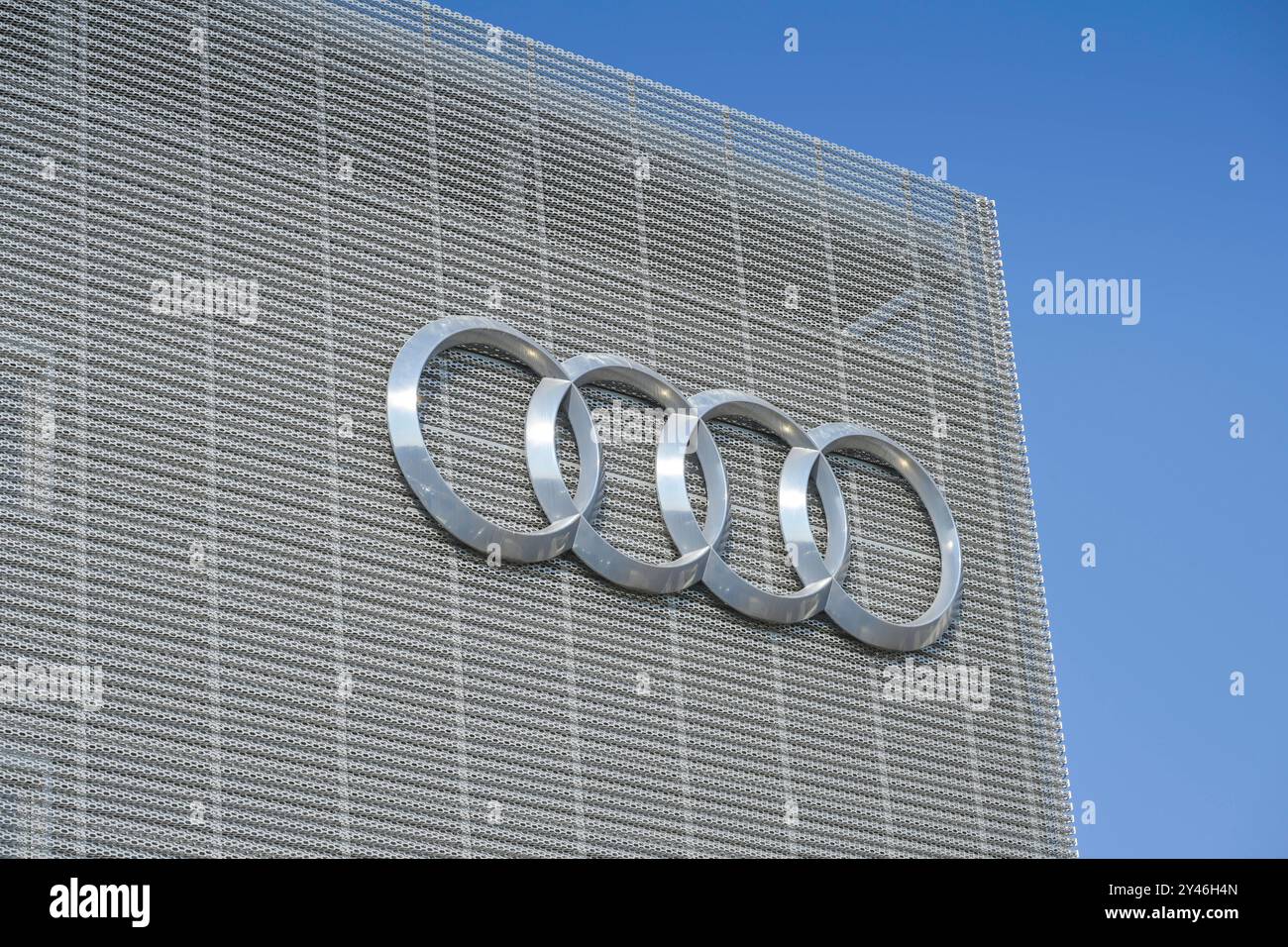 Audi Zentrum, Rudower Chaussee, Adlershof, Treptow-Köpenick, Berlino, Deutschland *** Audi Center, Rudower Chaussee, Adlershof, Treptow Köpenick, Berlino, Germania Foto Stock