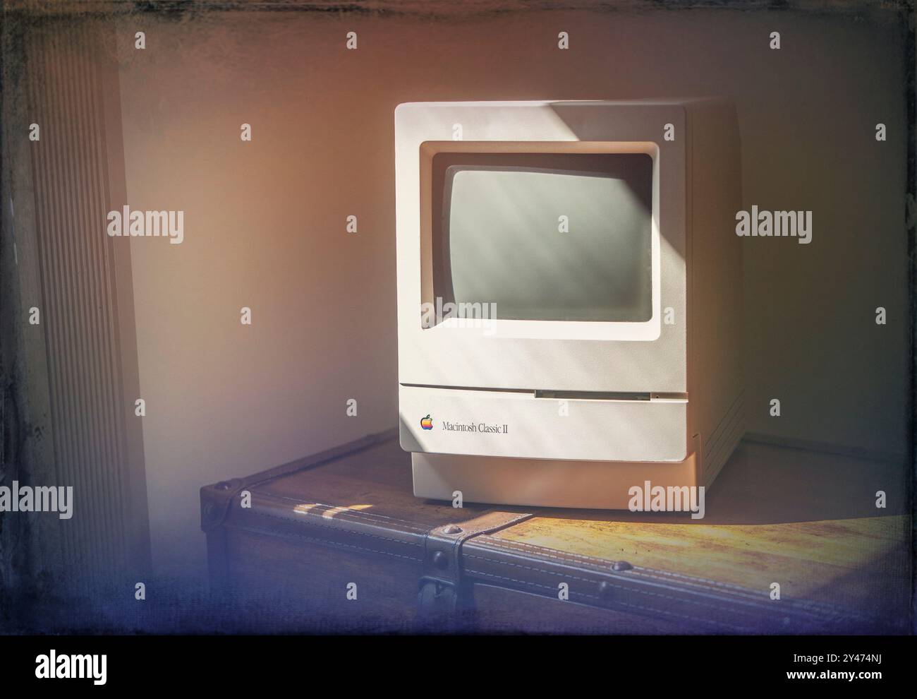 Un vecchio computer Apple Mac Classic 2. Foto Stock