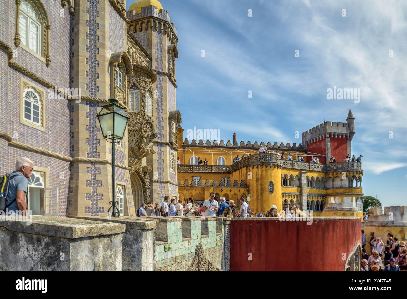 Romantico Palazzo Nazionale di la Peña, residenza della famiglia reale portoghese, del XIX secolo che era stato un monastero, Portogallo, Europa. Foto Stock