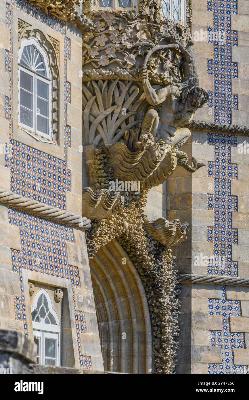 Romantico Palazzo Nazionale di la Peña, residenza della famiglia reale portoghese, del XIX secolo che era stato un monastero, Portogallo, Europa. Foto Stock