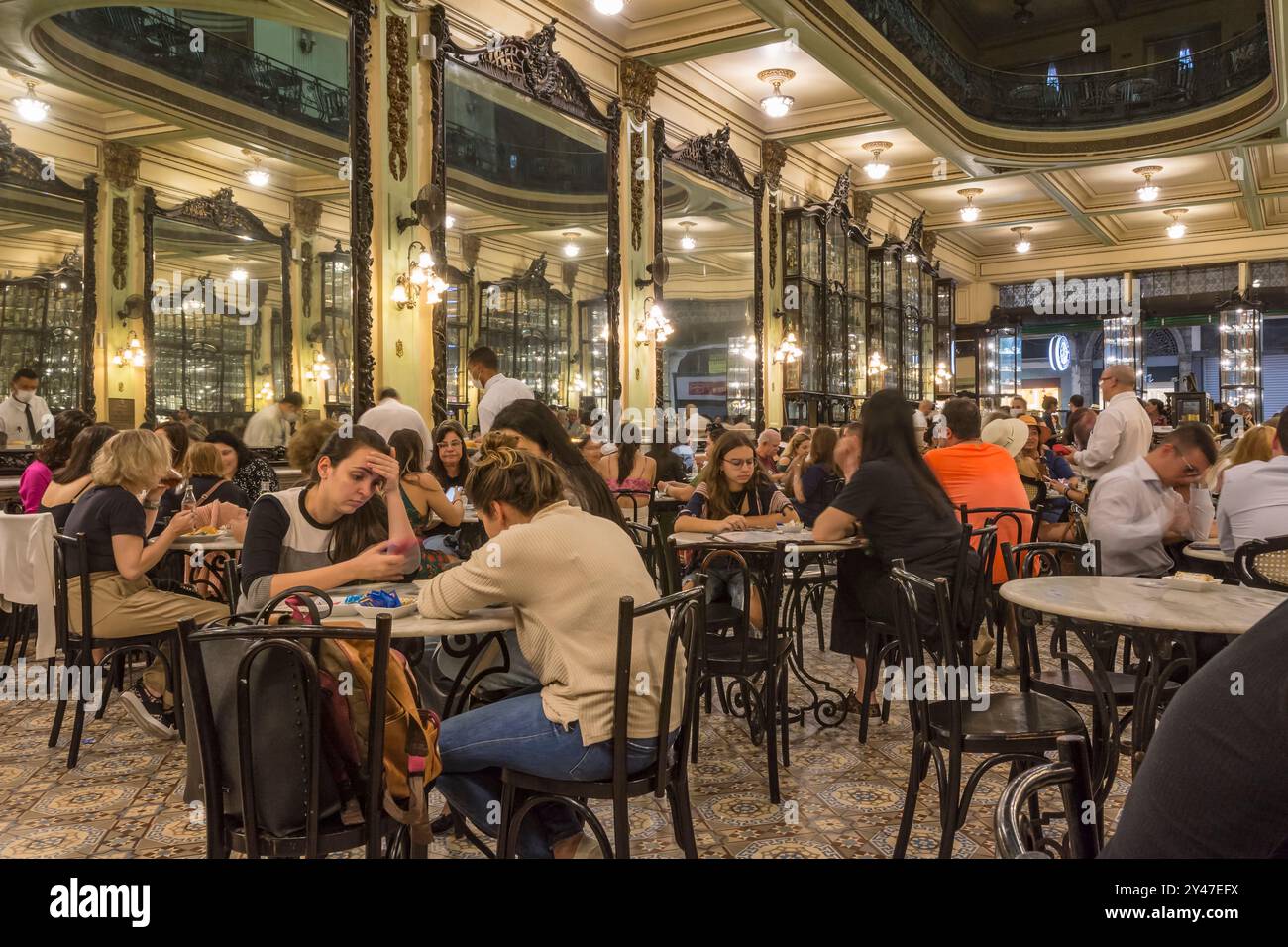 Rio de janeiro, Brasile. Confeitaria Colombo. Pasticceria tradizionale fondata nel 1894. Ristorante, caffetteria e pasticceria. Foto Stock
