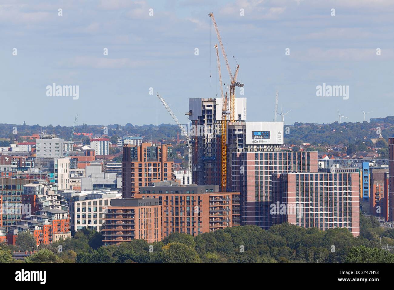 Appartamenti sia completati che in costruzione nel centro di Leeds sull'ex sito di Monk Bridge. Foto Stock