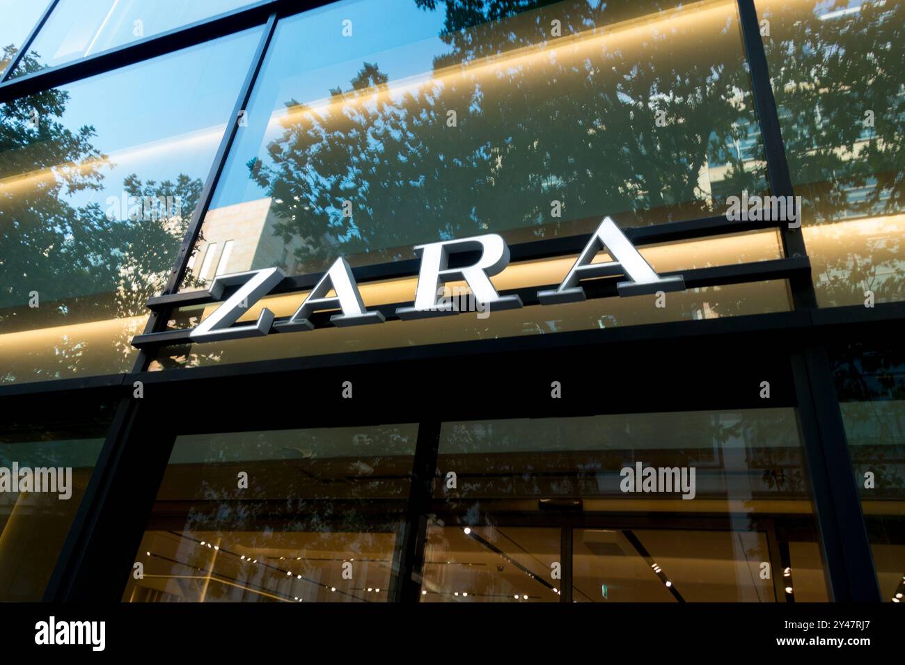 Zara Company Moda Zara Luxury Shop Store Dresda Sassonia Germania Europa logo Zara Foto Stock