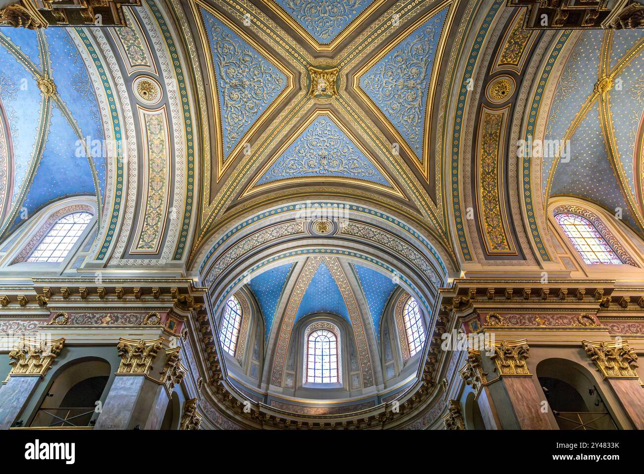 Tolosa, Francia - 8 settembre 2024: Interno della cattedrale di Notre Dame de la Dorade a Tolosa, Francia Foto Stock