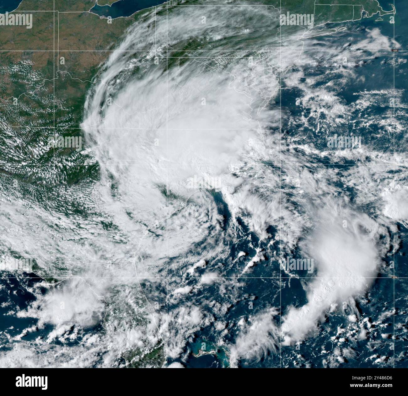 Myrtle Beach, Stati Uniti. 16 settembre 2024. Il potenziale ciclone tropicale otto, continua lentamente a muoversi a nord-ovest nell'entroterra attraverso le Carolinas viste dal satellite NOAA-21, 16 settembre 2024 in Earth Orbit. Il sistema tropicale a bassa pressione portò le inondazioni alla costa della Carolina del Nord e la minaccia dei tornado nella regione. Credito: NOAA-21 satellite/NASA/Alamy Live News Foto Stock