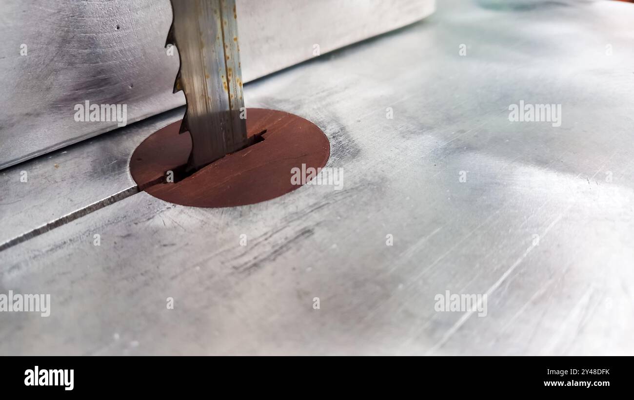 Chiudi la lama per sega ossea in acciaio inox o la macchina per il taglio di alimenti Foto Stock