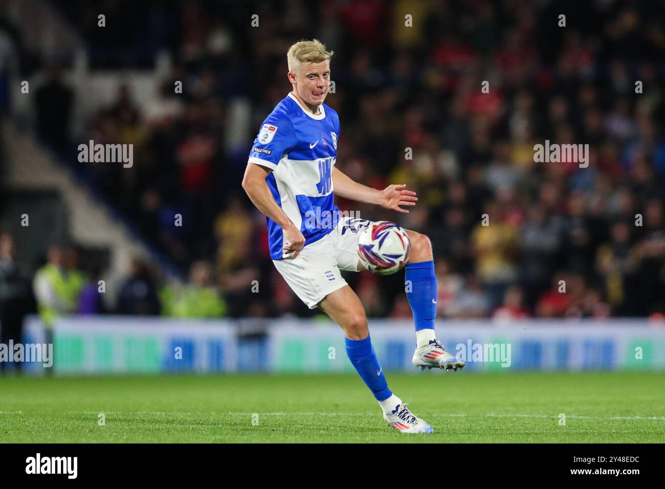 Alex Cochrane di Birmingham City passa il pallone durante la partita della Sky Bet League 1 Birmingham City vs Wrexham al St. Andrew's @ Knighthead Park, Birmingham, Regno Unito, 16 settembre 2024 (foto di Gareth Evans/News Images) Foto Stock