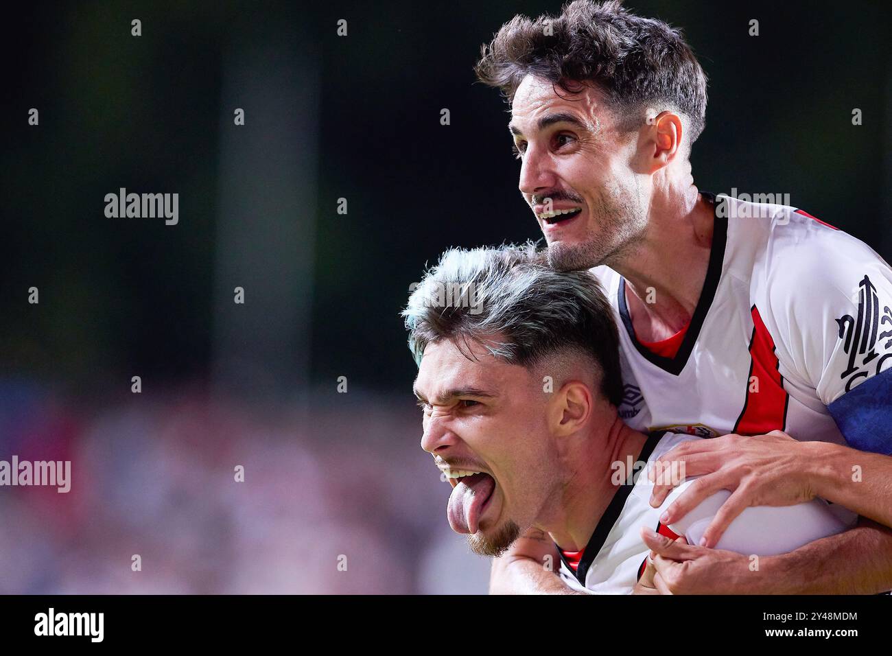 Madrid, Spagna. 16 settembre 2024. Andrei Ratiu (L) e Oscar Valentin (R) di Rayo Vallecano celebrano un gol durante la partita di calcio della settimana 5 della Liga EA Sports 2024/2025 tra Rayo Vallecano e CA Osasuna all'Estadio de Vallecas. Punteggio finale: Rayo Vallecano 3:1 CA Osasuna (foto di Federico Titone/SOPA Images/Sipa USA) credito: SIPA USA/Alamy Live News Foto Stock