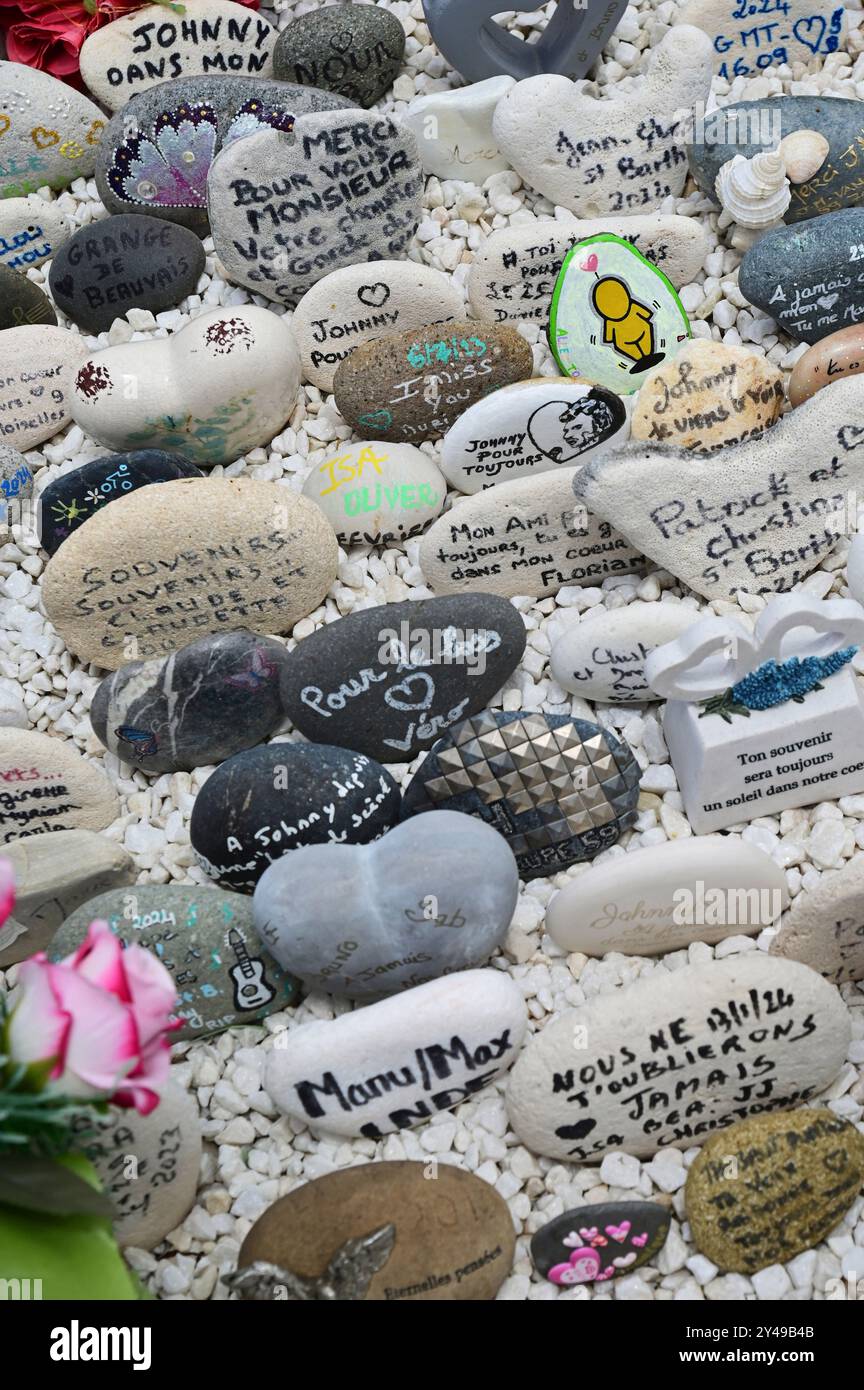 FRANCIA. ISOLA DI SAINT-BARTHELEMY. COLLETTIVITÀ ALL'ESTERO. CIMITERO DI LORIENT. MESSAGGI DI AMORE E AMMIRAZIONE DA PARTE DEI MOLTI FAN CHE VISITANO REGOLARMENTE TH Foto Stock