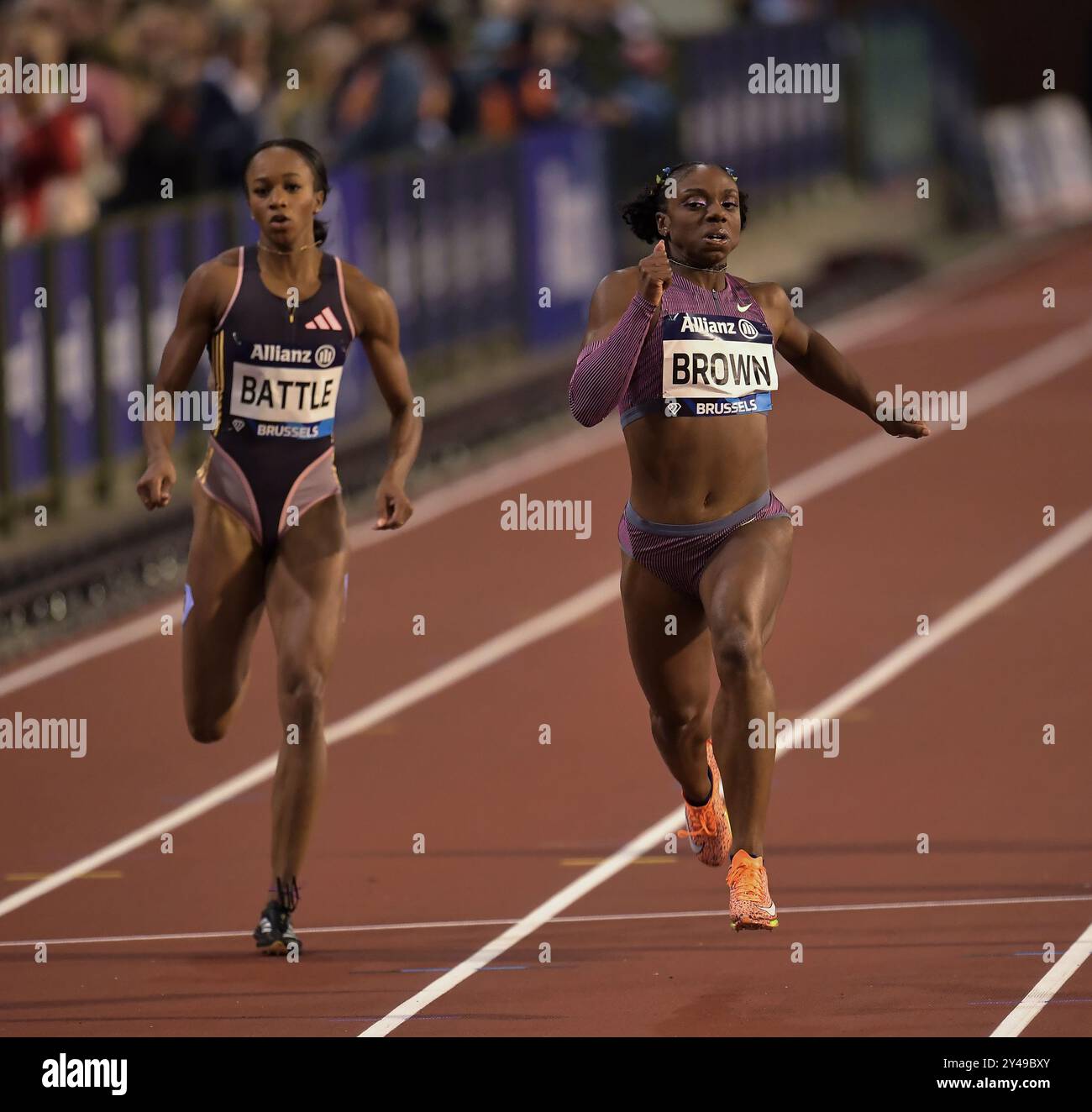 Anavia Battle e Brittany Brown degli Stati Uniti gareggiano nei 200m femminili alle finali di atletica della Memorial Van Damme Diamond League al King Baudouin Foto Stock