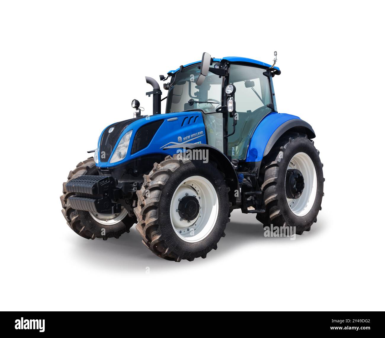 Trattore New Holland T5 isolato su sfondo bianco Foto Stock