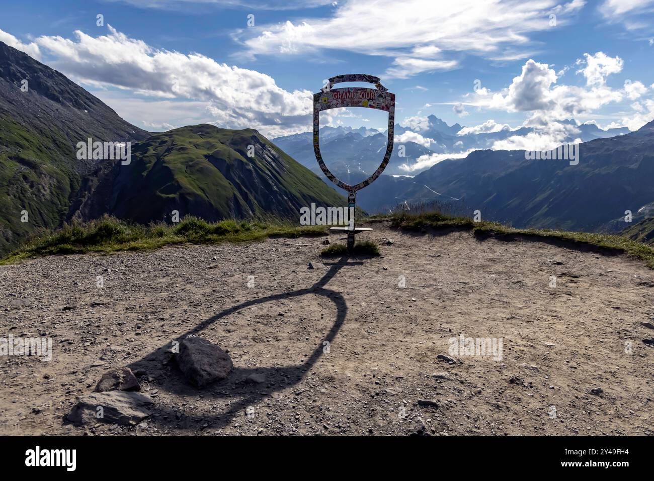 Furkapass. Grand Tour della Svizzera. Rundstrecke für Touristen im Auto oder auf dem Motorrad vorbei an den Highlights der Schweiz, vorbei an 46 Top-Attraktionen, Landschaften und über Fünf Alpenpässe. 84 Fotospot Inklusive. // 10.08.2024: Realp, Kanton Uri, Schweiz *** Furka Pass Grand Tour of Switzerland percorso circolare per turisti in auto o in motocicletta, oltre 46 attrazioni principali, paesaggi e oltre cinque passi alpini 84 spot fotografici inclusi 10 08 2024 Realp, Canton Uri, Svizzera Foto Stock