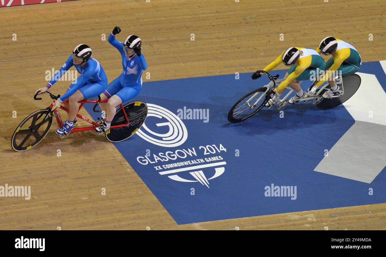 24/07/14. Glasgow Commonwealth Games 2014. Ciclismo su pista, Sir Chris Hoy Velodrome. Para-Sport B Tandem Semis-Finals femminile Aileen McGlynn e Louise Haston (SCO) vincono in finale sconfiggendo l'Australia coppia di Brandie o'Connor e Breanna Hargrave. Foto Ian Rutherford ©Ian Rutherford Foto Stock