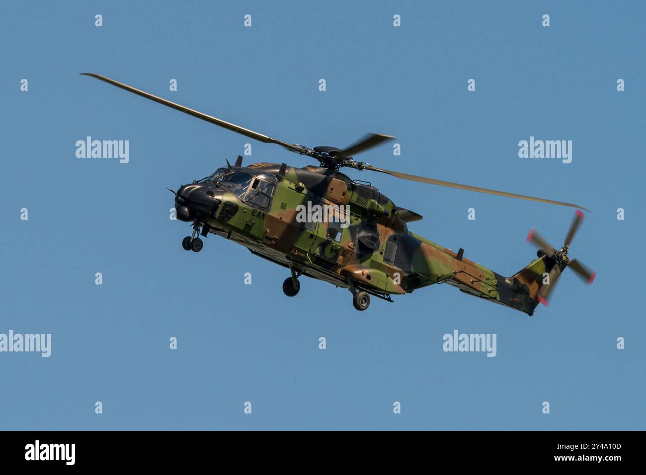Melun Villaroche, Francia. 15 settembre 2024. Un elicottero NH90 Caiman in volo il 15 settembre 2024 all'aeroporto Melun-Villaroche. L'Air Legend Airshow è un evento che si svolge ogni anno, durante il secondo fine settimana di settembre, presso l'aeroporto Melun-Villaroche, 40 km a sud-est di Parigi, in Francia. Questo eccezionale spettacolo presenta esibizioni di aerei leggendari, raramente o mai visti in Francia. Foto di Denis Prezat/ABACAPRESS. COM credito: Abaca Press/Alamy Live News Foto Stock