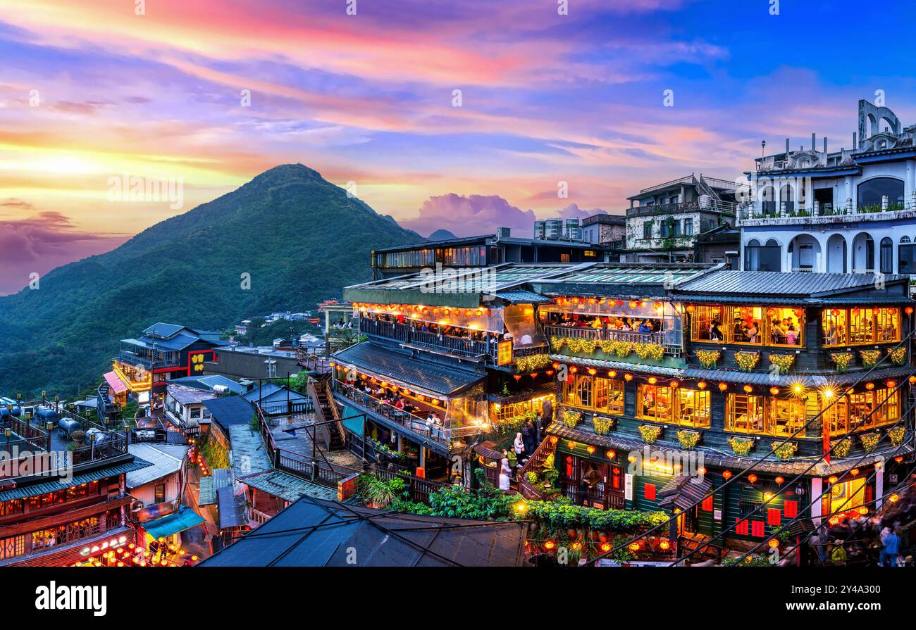 Jiufen old street al crepuscolo in Taipei Taiwan. Foto Stock