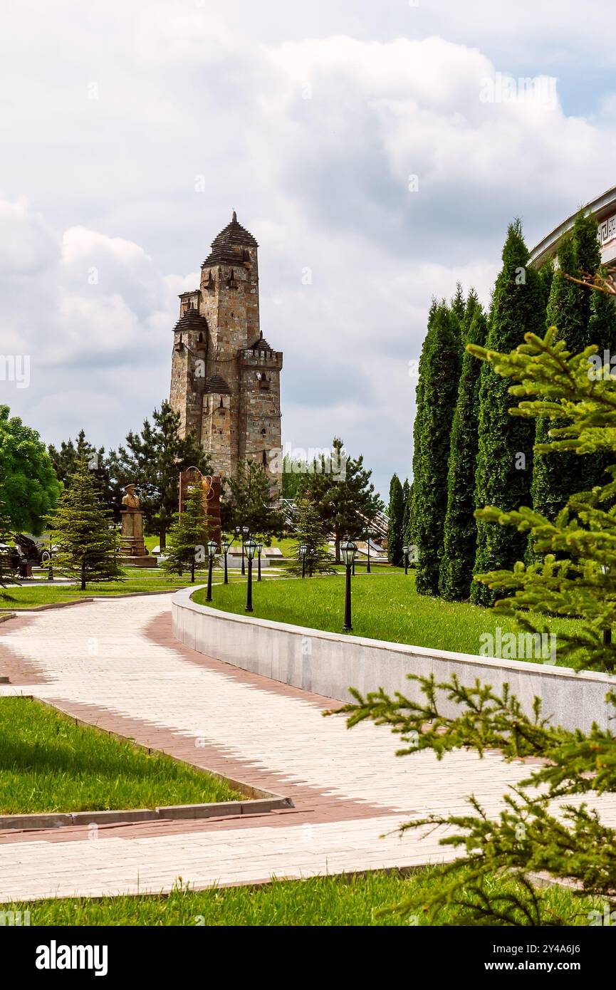 Nazran, Inguscezia, RUSSIA - 12 MAGGIO 2024: Museo delle vittime della repressione, della deportazione e del conflitto dell'autunno del 1992. Una struttura commemorativa i Foto Stock