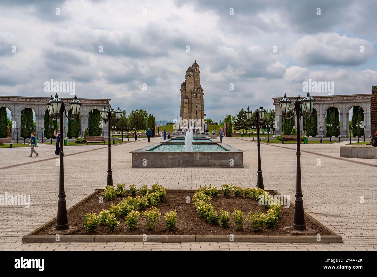 Nazran, Inguscezia, RUSSIA - 12 MAGGIO 2024: Museo delle vittime della repressione, della deportazione e del conflitto dell'autunno del 1992. Una struttura commemorativa i Foto Stock