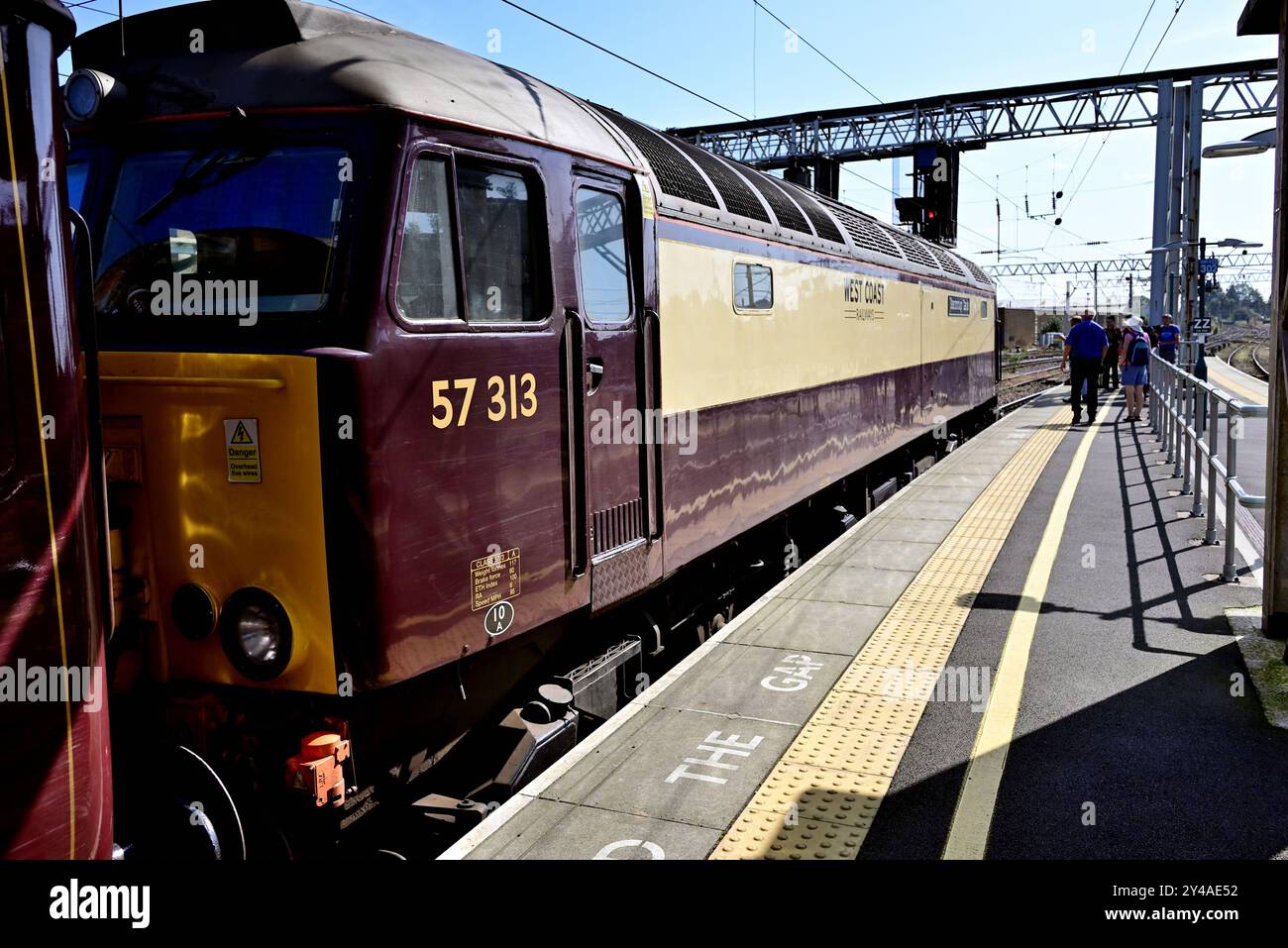 West Coast Railways Class 57/3 diesel No 57313 Scarborough Castle presso la stazione di Carlisle Citadel, sul retro della Northern Belle da Hull. Foto Stock