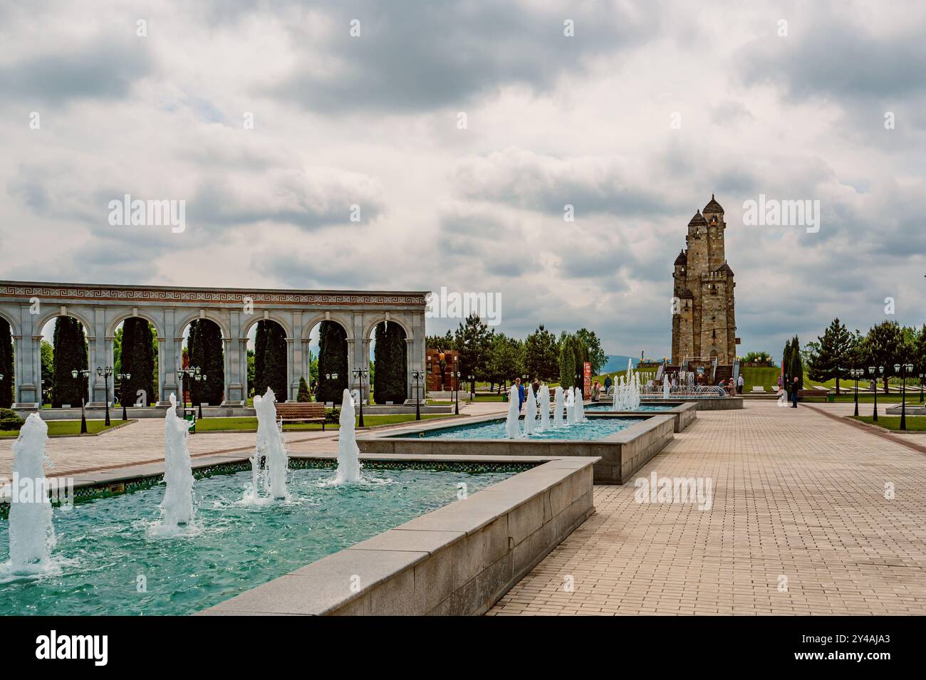 Nazran, Inguscezia, RUSSIA - 12 MAGGIO 2024: Museo delle vittime della repressione, della deportazione e del conflitto dell'autunno del 1992. Una struttura commemorativa i Foto Stock