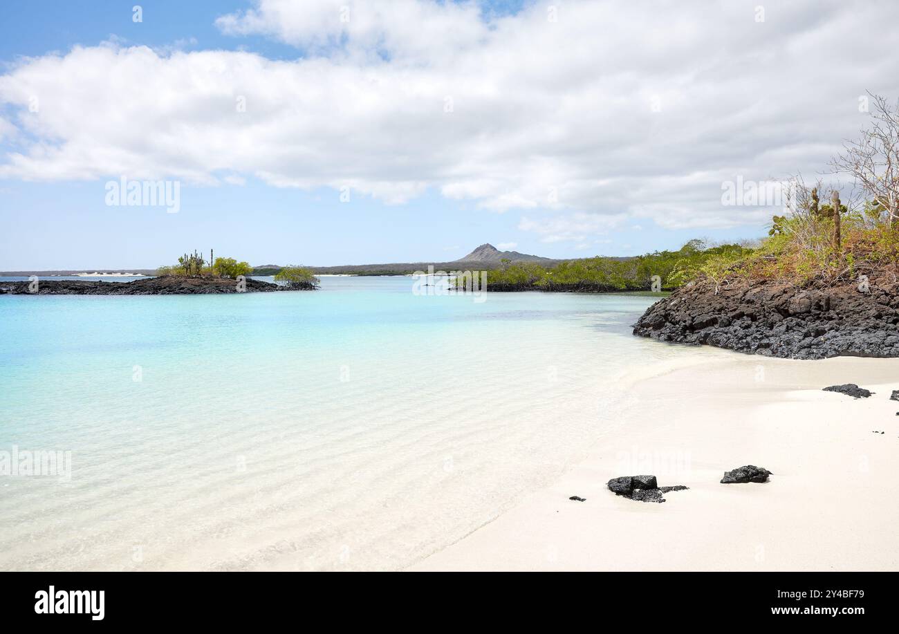 Spiaggia incontaminata su un'isola disabitata, le Isole Galapagos, Ecuador. Foto Stock