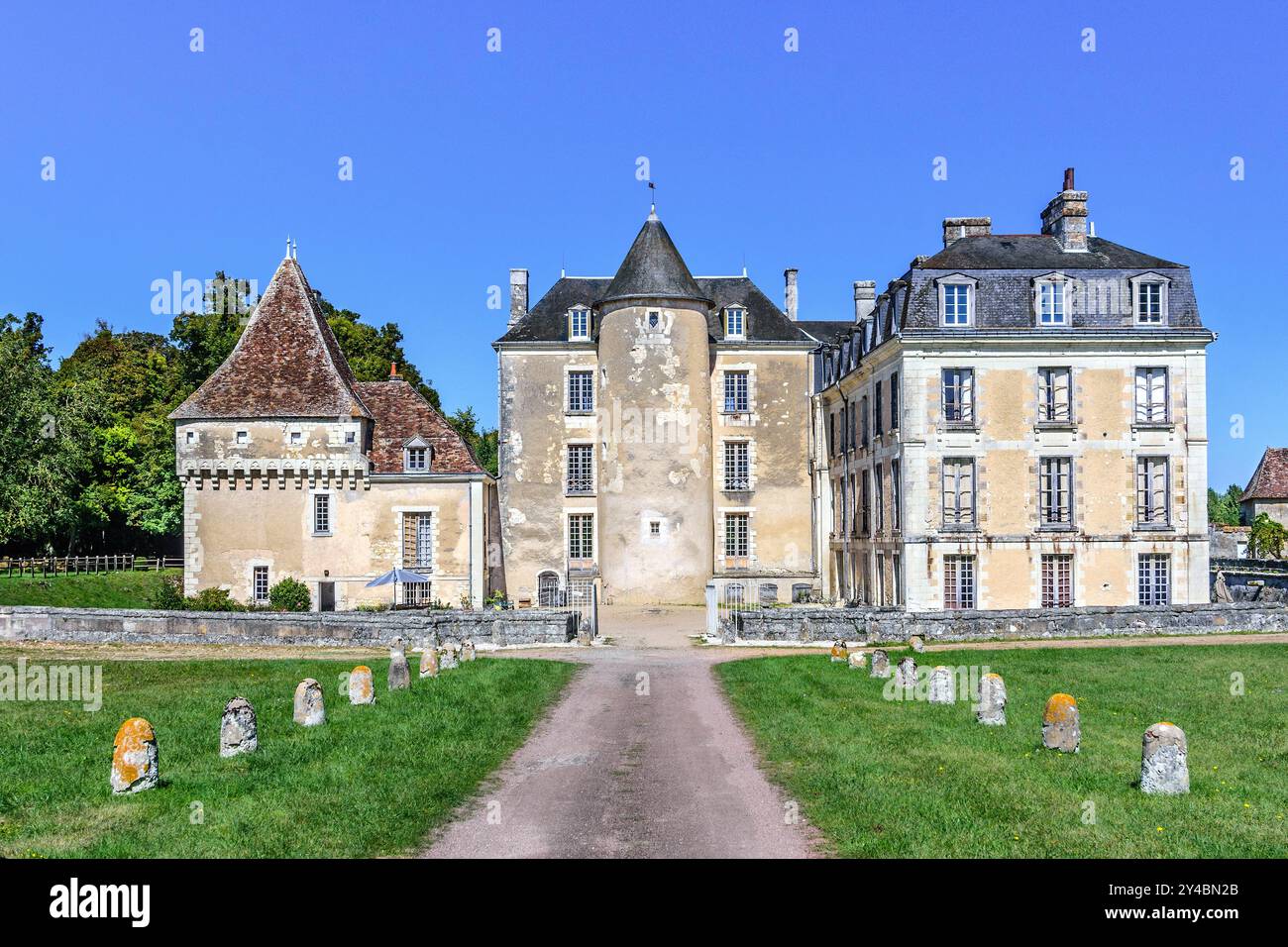 Il moato Château de Boussay che nel 2024 celebrò 1.000 anni nella stessa stirpe familiare - Boussay, Indre-et-Loire (37), Francia. Foto Stock