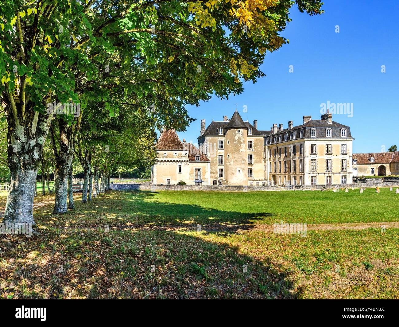 Il moato Château de Boussay che nel 2024 celebrò 1.000 anni nella stessa stirpe familiare - Boussay, Indre-et-Loire (37), Francia. Foto Stock