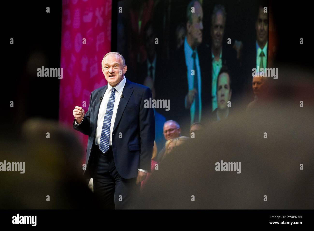 Brighton, Regno Unito. 17 settembre 2024. Ed Davey, leader dei Liberal Democratici, deputato per Kingston & Surbiton, fotografato alla Conferenza autunnale dei Liberal Democratici. Ed ha tenuto il suo discorso di apertura martedì pomeriggio per chiudere la conferenza. Ed ha invitato il governo a istituire una nuova “task force del servizio sanitario nazionale per l’inverno” per porre fine alle crisi invernali annuali del servizio sanitario. Foto di Julie Edwards./Alamy Live News Foto Stock