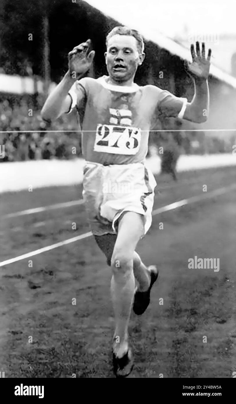 Paavo Nurmi. Fotografia del corridore finlandese di media e lunga distanza, Paavo Johannes Nurmi (1897-1973) ai Giochi Olimpici di Anversa del 1920 Foto Stock