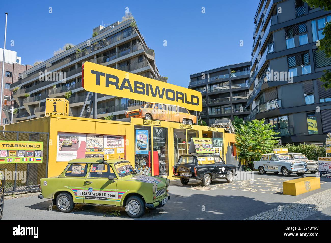 Trabi World, Zimmerstraße, Mitte, Berlino, Germania Foto Stock