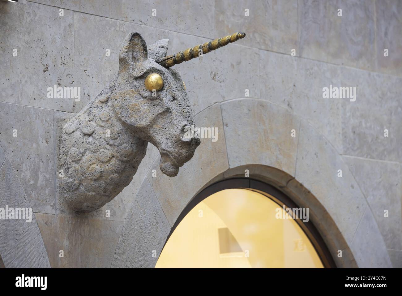 Busto di unicorno, scultura in pietra, negozio nel centro storico di Bamberga, alta Franconia, Baviera, Germania, Europa Foto Stock