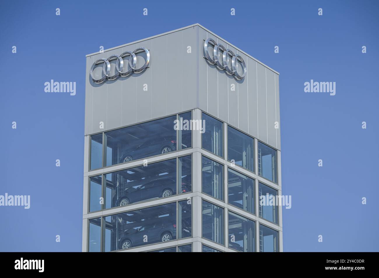 Autoturm, Audi Centre, Rudower Chaussee, Adlershof, Treptow-Koepenick, Berlino, Germania, Europa Foto Stock