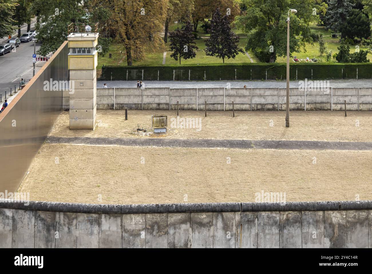 Memoriale del muro di Berlino, vista e ricordo della divisione del muro di Berlino e delle vittime al confine. Bordo originale conservato con Foto Stock