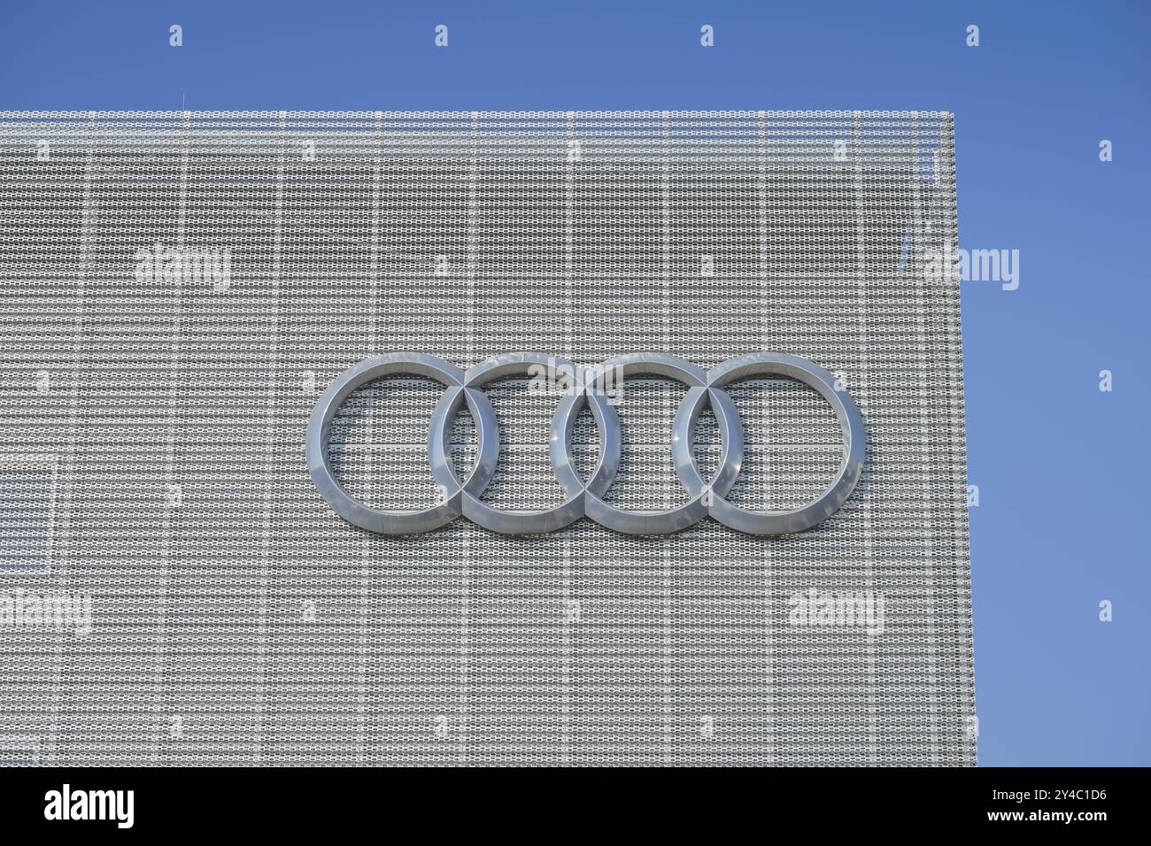 Audi Centre, Rudower Chaussee, Adlershof, Treptow-Koepenick, Berlino, Germania, Europa Foto Stock