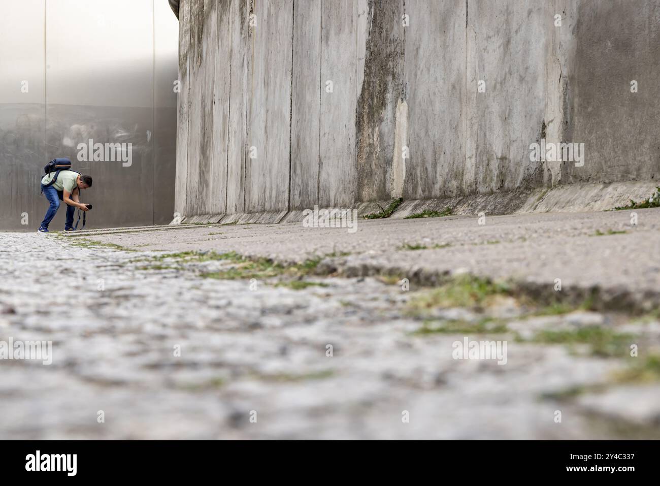 Memoriale del muro di Berlino, vista e ricordo della divisione del muro di Berlino e delle vittime al confine. Bordo originale conservato su BE Foto Stock