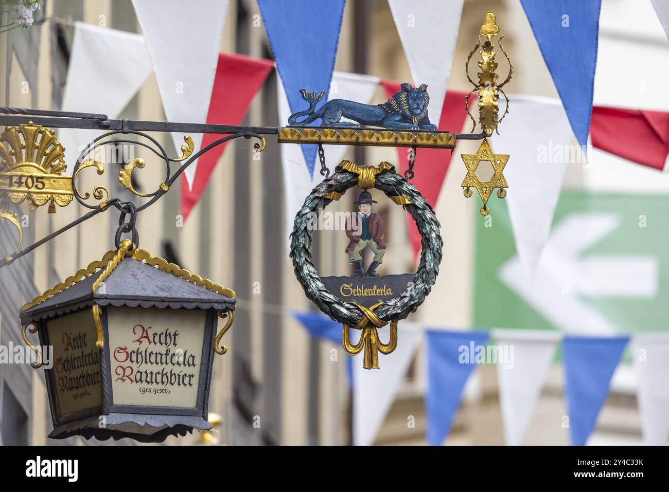 Cartello nasale nel centro storico di Bamberga. Stella del birraio, simbolo della gilda dei birrai. Birreria Schlenkerla affumicata. Bamberga, alta Franconia, Ba Foto Stock