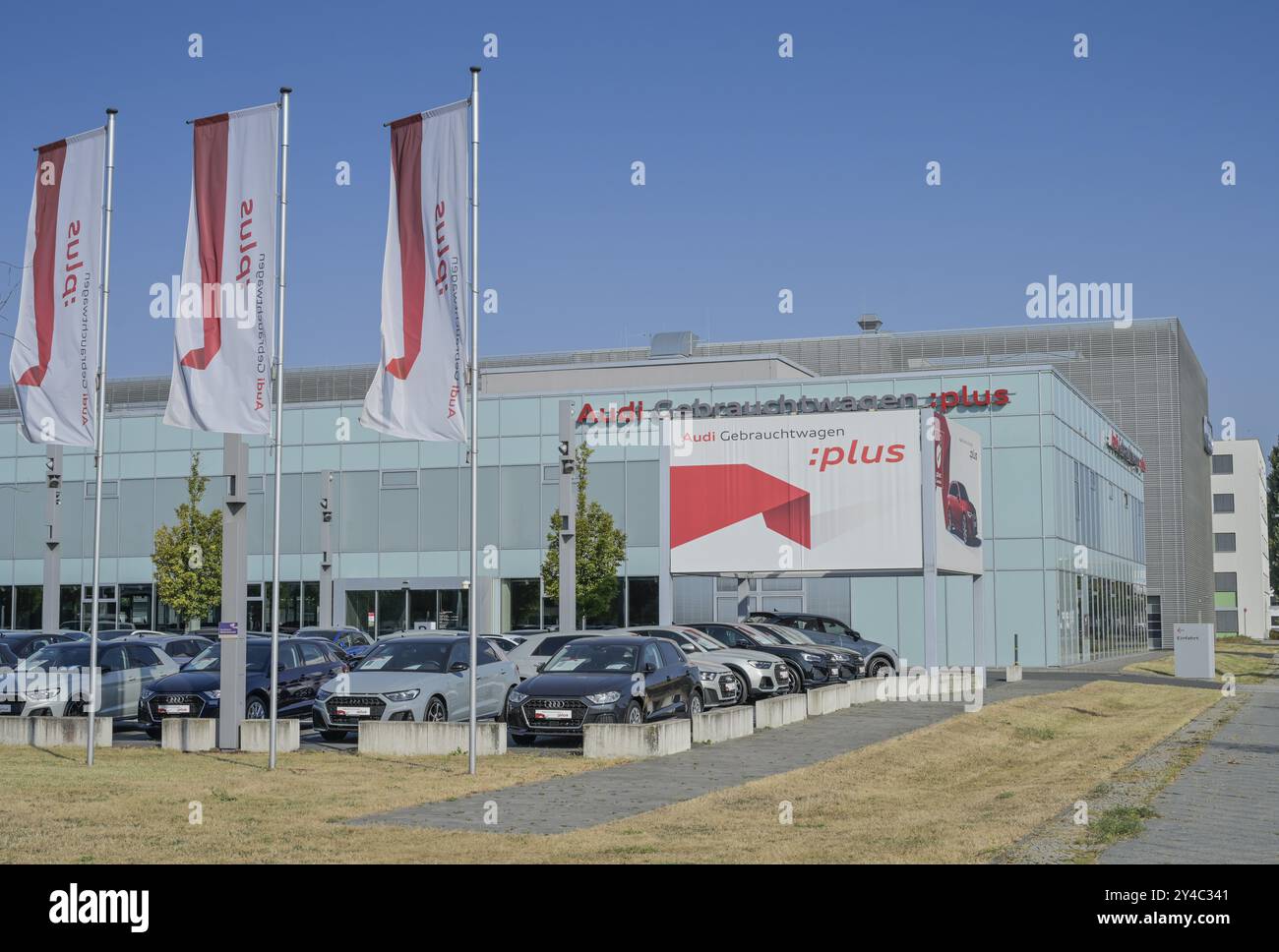 Audi Centre, Rudower Chaussee, Adlershof, Treptow-Koepenick, Berlino, Germania, Europa Foto Stock