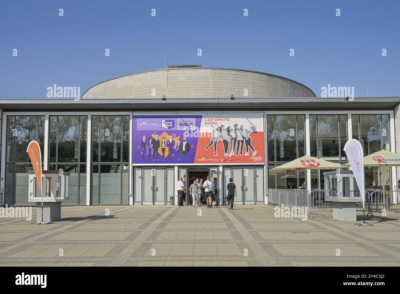 Cinema e sala eventi Kosmos, Frankfurter Allee, Friedrichshain, Berlino, Germania, Europa Foto Stock