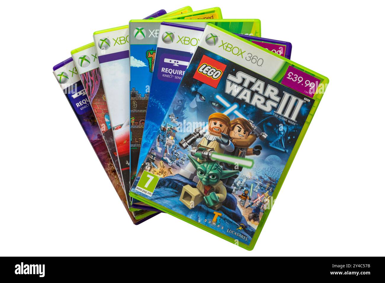 Un mucchio di giochi per Xbox 360 con Lego Star Wars III, il videogioco di guerra dei cloni in cima isolato su sfondo bianco Foto Stock