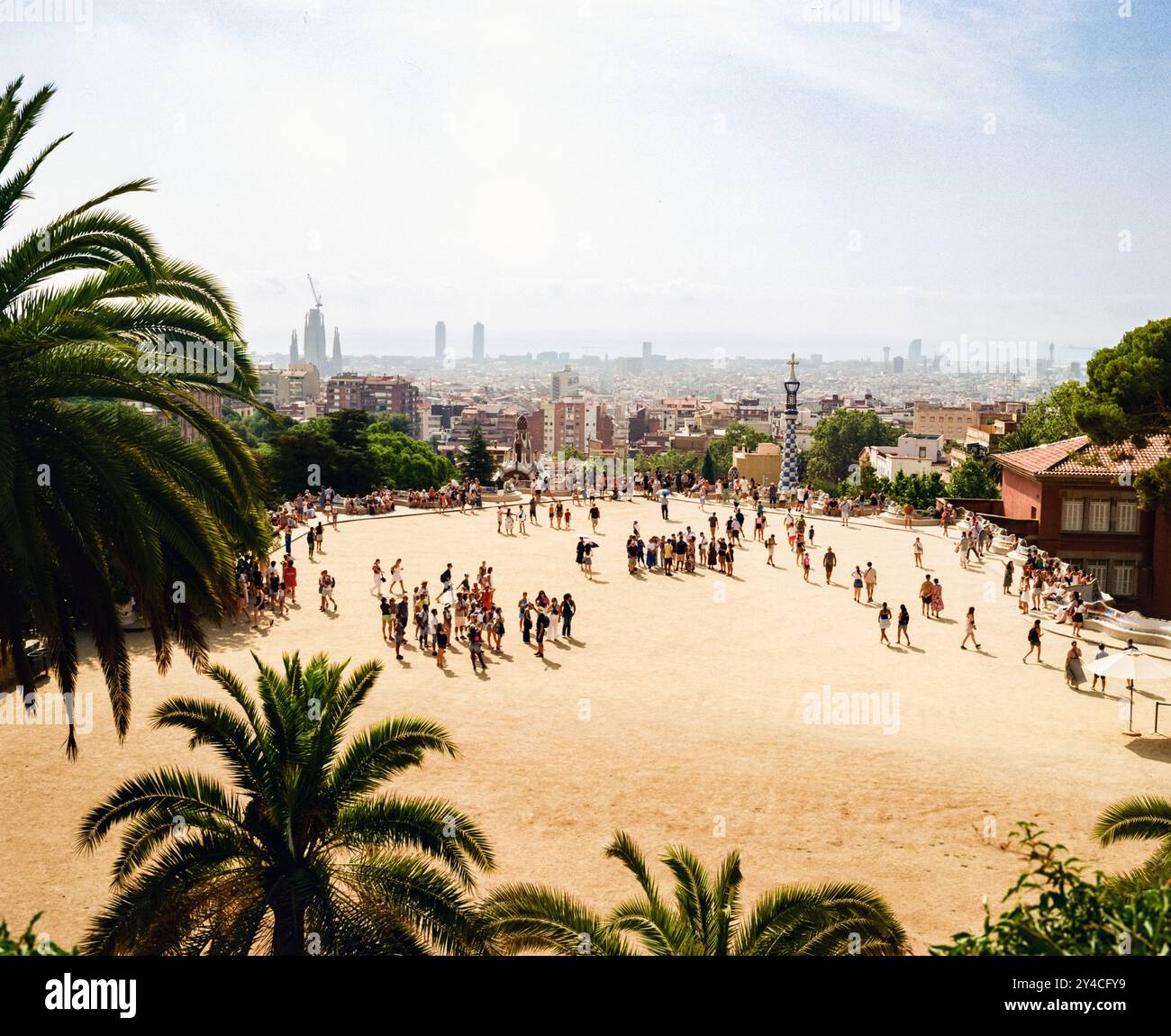 Il Teatro Greco o Piazza natura, Parco Güell, Barcellona, Catalogna, Spagna, Europa. Foto Stock