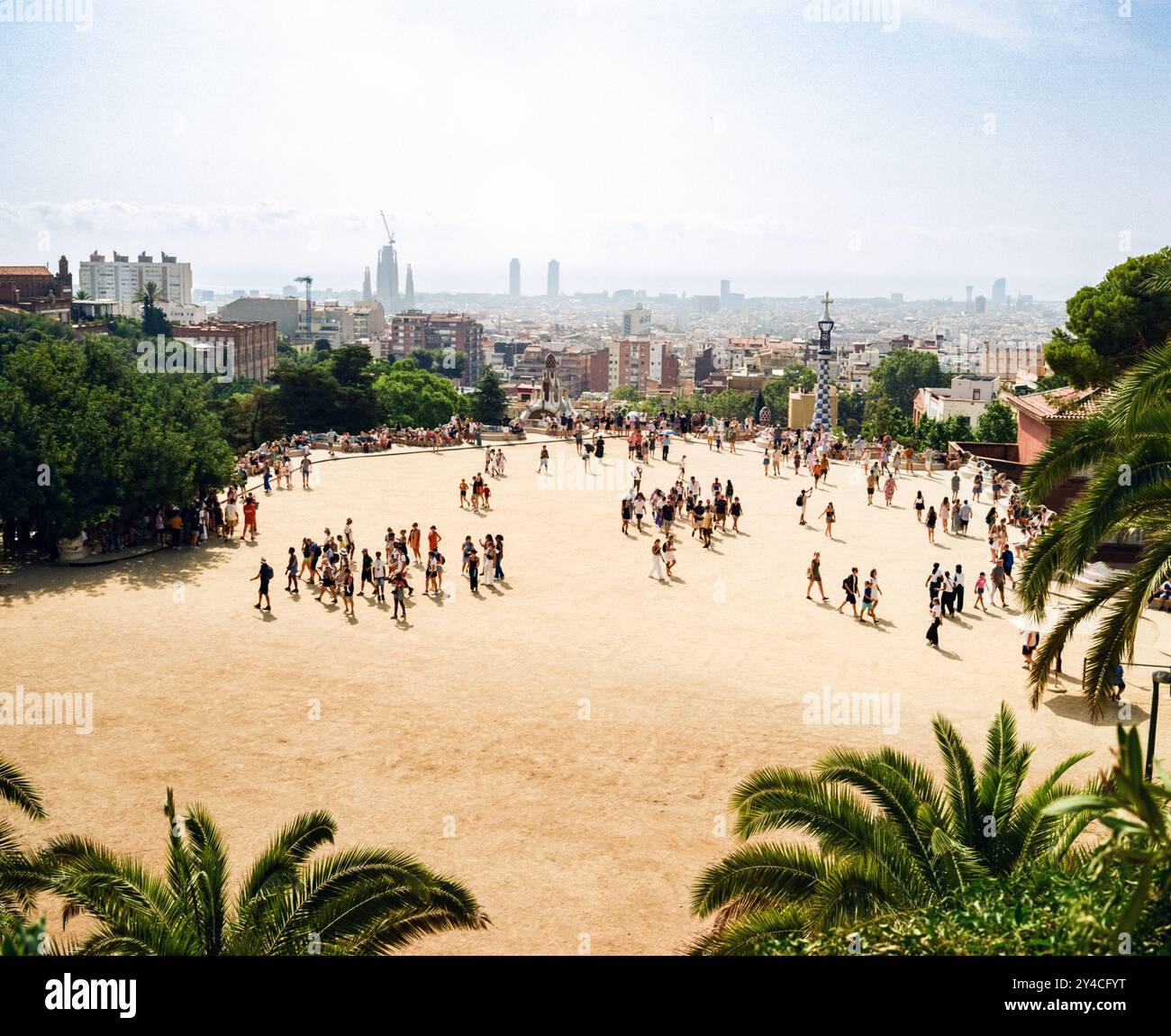 Il Teatro Greco o Piazza natura, Parco Güell, Barcellona, Catalogna, Spagna, Europa. Foto Stock