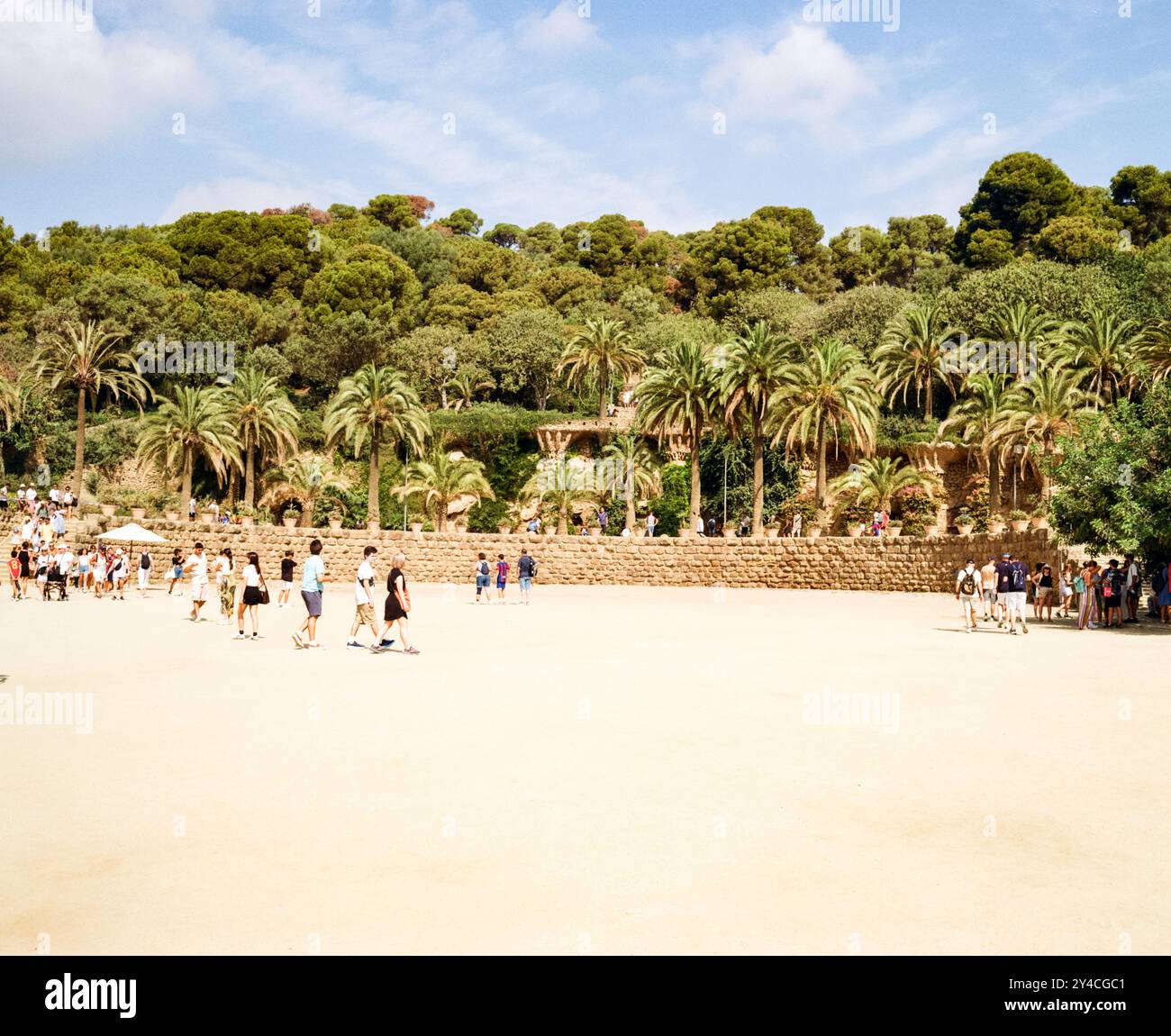 Il Teatro Greco o Piazza natura, Parco Güell, Barcellona, Catalogna, Spagna, Europa. Foto Stock