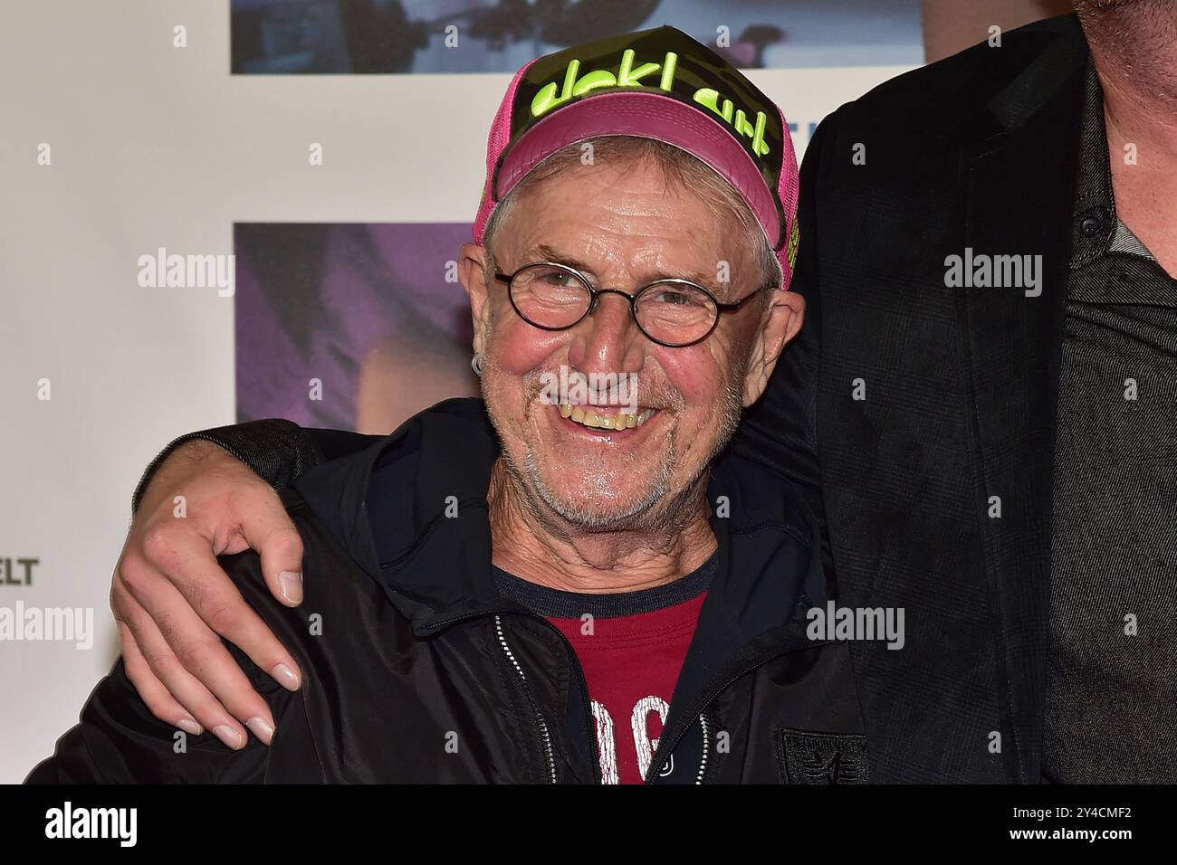 ROTTO. DA SOLO. Una storia d'amore eccentrica, Martin Semmelrogge Ankunft, rapinatore Teppich zur Weltpremiere, SI È ROTTO. DA SOLO. Una storia d'amore eccentrica a Berlino, AM 17.09.2024 *** SI È ROTTO DA SOLO Una storia d'amore eccentrica arrivo di Martin Semmelrogge, tappeto rosso per la prima mondiale HA ROTTO DA SOLO Una storia d'amore eccentrica a Berlino, il 17 09 2024 Photopress Mueller Foto Stock