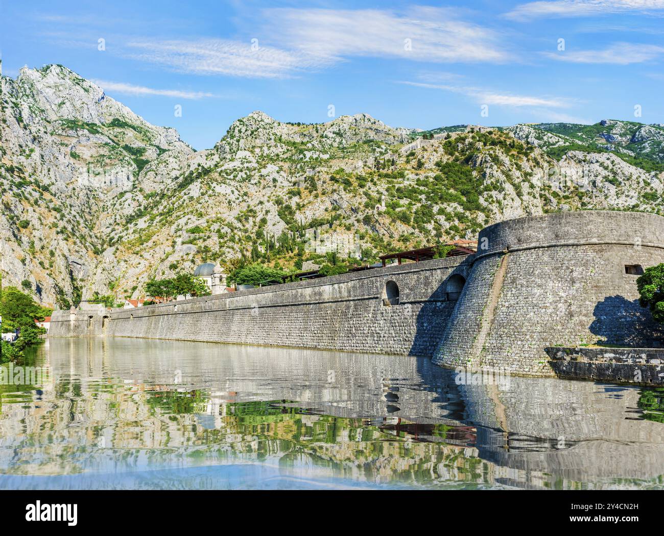Mura di fortificazione di Kotor, monumento storico di Montenegro Foto Stock