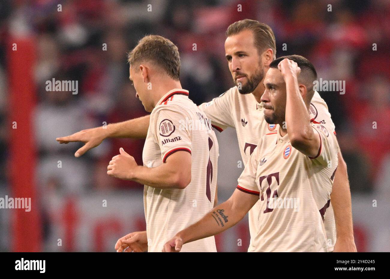 TOR zum 2:0 Raphael Guerreiro FC Bayern Muenchen FCB (22) Torjubel Harry Kane FC Bayern Muenchen FCB (09) Joshua Kimmich FC Bayern Muenchen FCB (06) FC Bayern Muenchen vs Dinamo Zagabria, Fussball, UEFA Champions League, Spieltag 1, Saison 2024/25, 17.09.2024 foto: Eibner-Pressefoto/Michael Weber Foto Stock