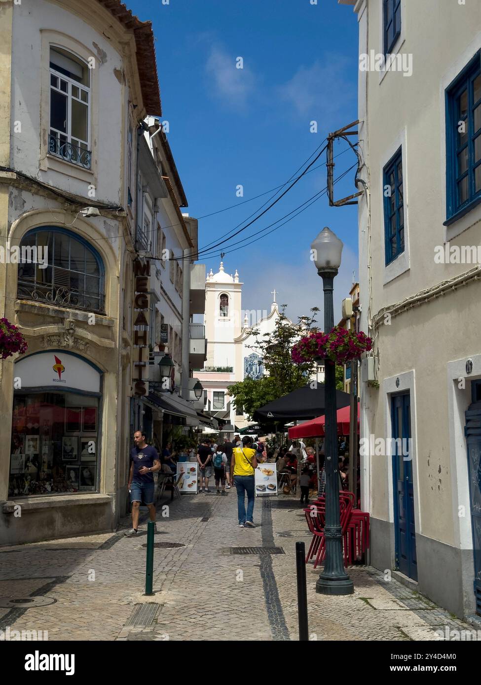 Aveiro, Portogallo - 29 maggio 2024: Visualizza la strada nel centro della città di Aveiro, Portogallo. Foto Stock